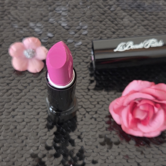 La Beaute Fatale Other - VIBRATE 💓 La Beaute Fatale Lipstick NWT